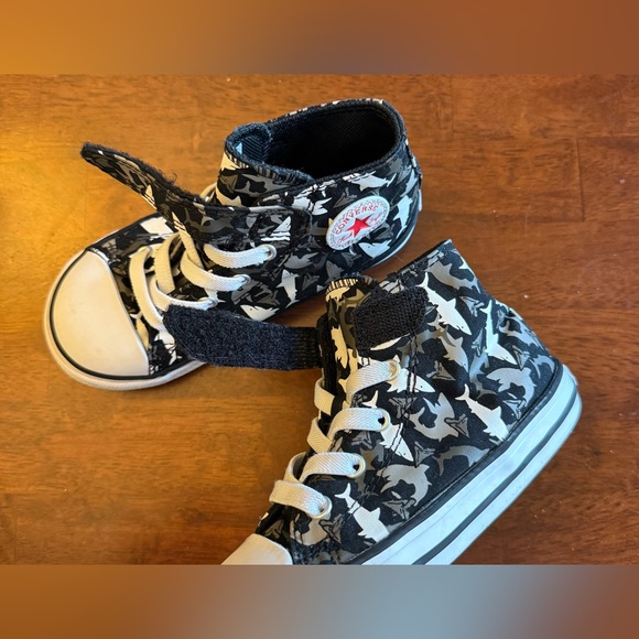 CONVERSE Chuck Taylor All Star Shark Bite Easy-On Toddler Sz 10✨ - Picture 3 of 6